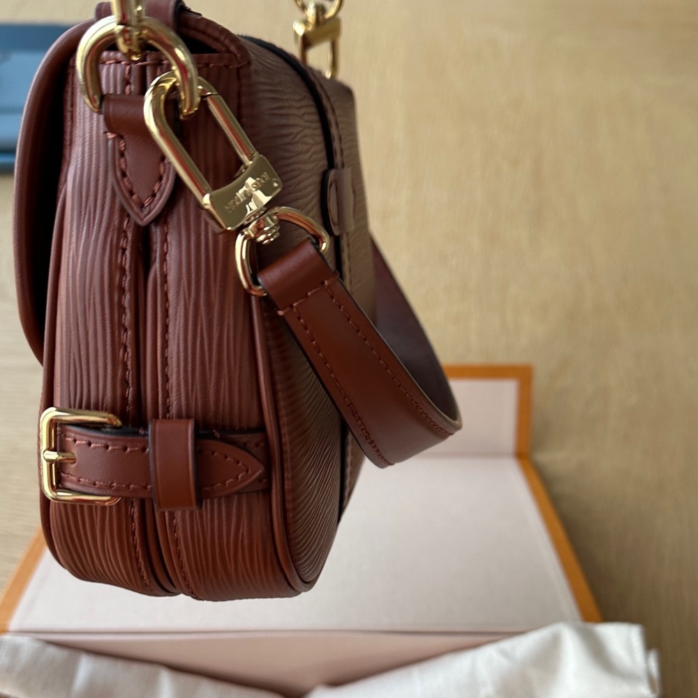 Louis Vuitton SAMURE BB Crossbody Bag - Picture 4 of 11